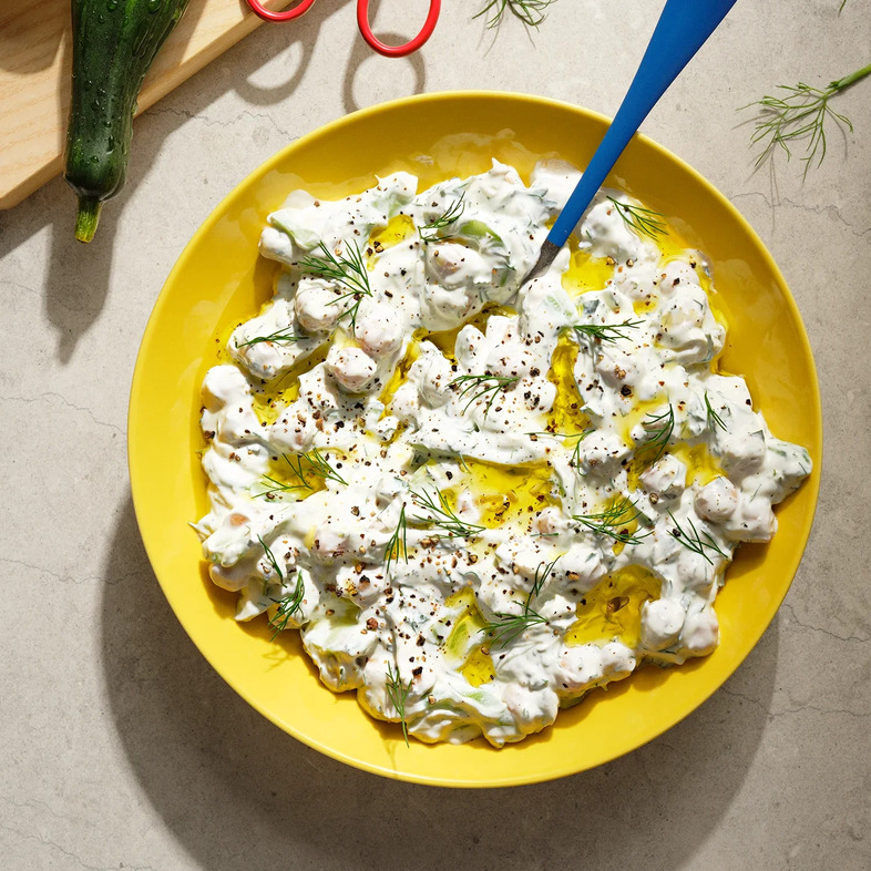 Kikärtstzatziki toppad med dill